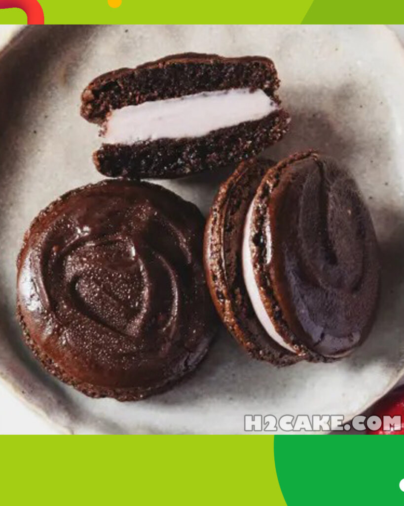 Black-Forest-Macarons-4